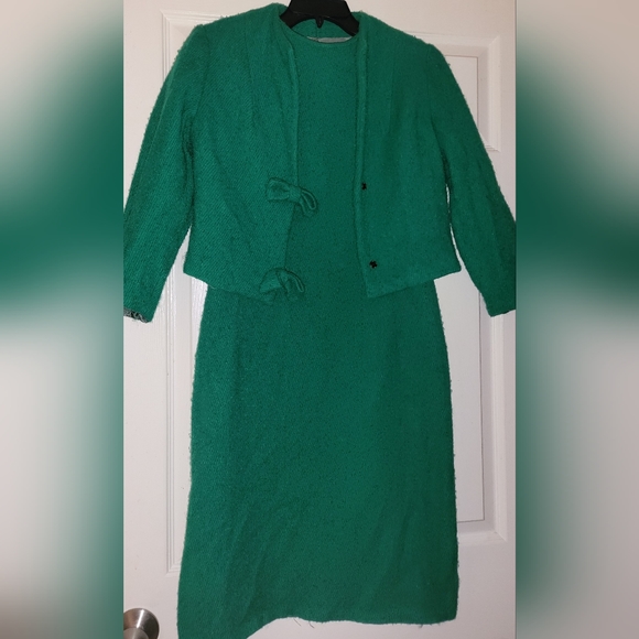 VINTAGE PETIT Handmade Emerald ILGWU 1980s Kelly Green Mohair Suit, Small/Petite - Picture 2 of 16